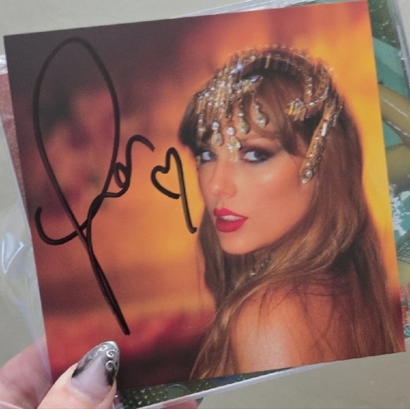 Signed CDs The Life of a Showgirl Set Taylor Swift X4 - Picture 4 of 6